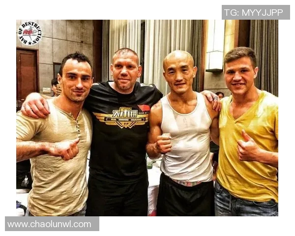 一龙与西提猜巅峰对决谁能称霸搏击界引发热议与期待 一龙与西提猜巅峰对决谁能称霸搏击界引发热议与期待