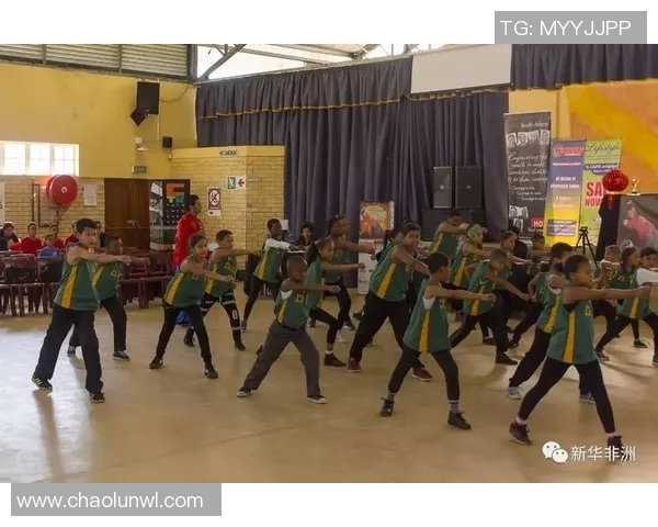 中国功夫与美国拳击的较量探讨传统与现代搏击艺术的魅力与差异 中国功夫与美国拳击的较量探讨传统与现代搏击艺术的魅力与差异